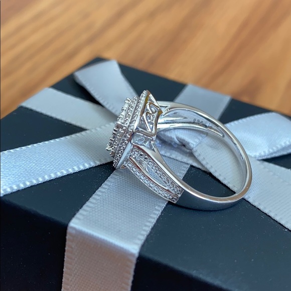 ❤️1/10cttw Diamond Ring SIZE 7 - Picture 4 of 8